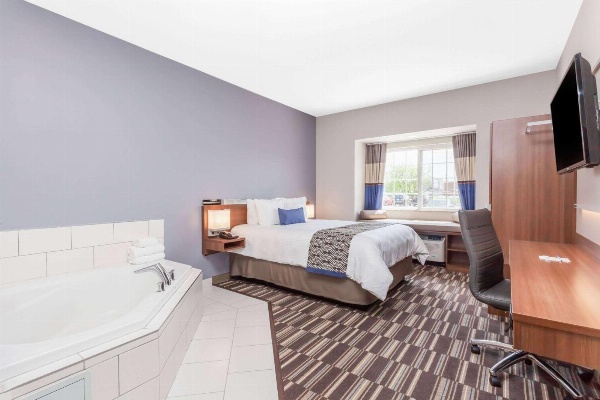 Microtel Inn & Suites by Wyndham Sault Ste. Marie image 7